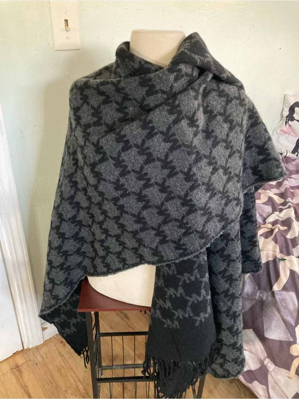 Michael Kors Women's Black & Gray Houndstooth Open Front Sweater Wrap